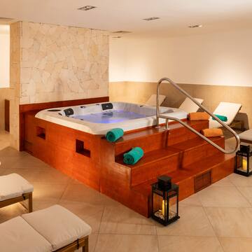 a hot tub inside a room