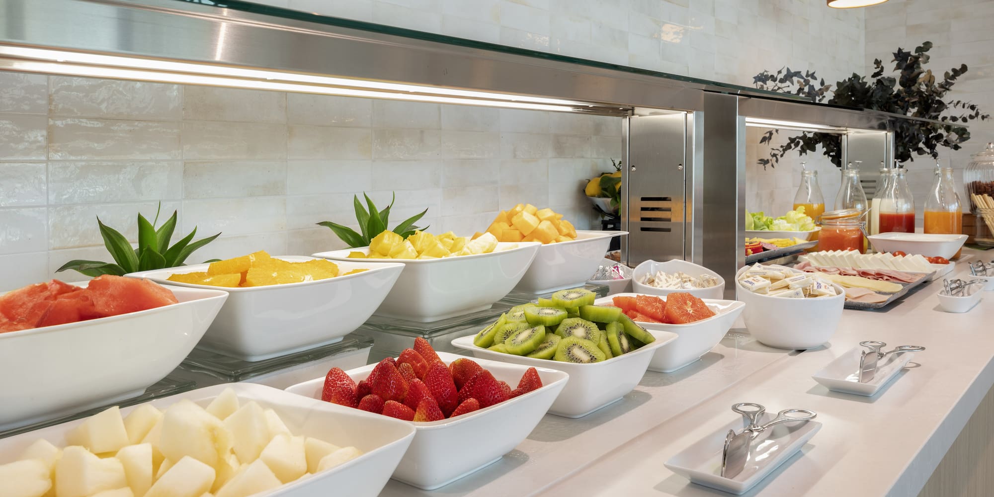 a buffet with different types of fruit