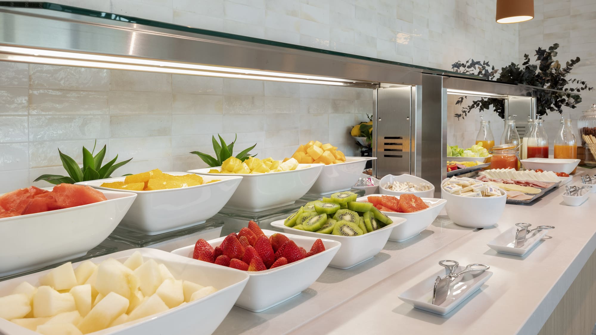a buffet with different types of fruit