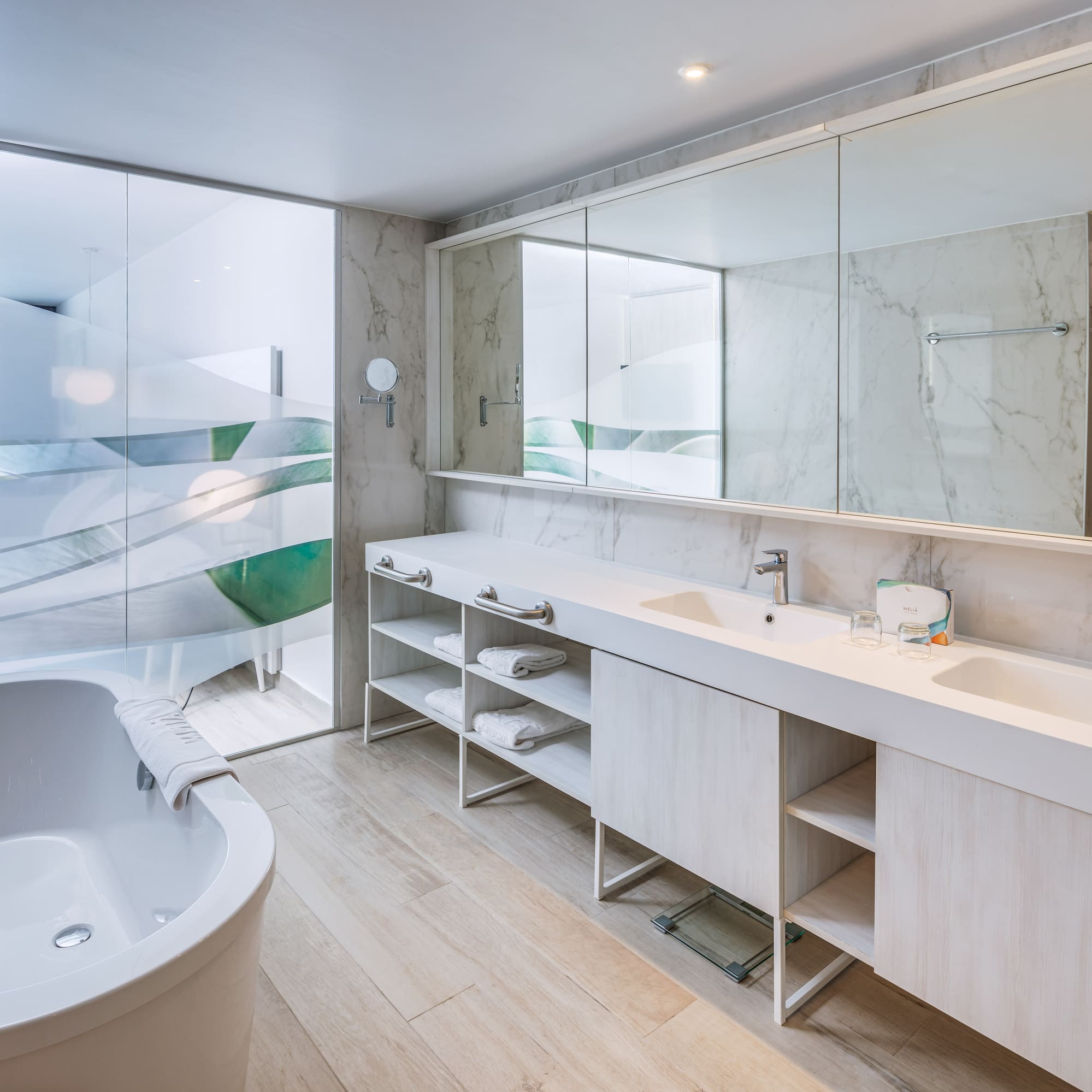 a bathroom with a tub and a tub