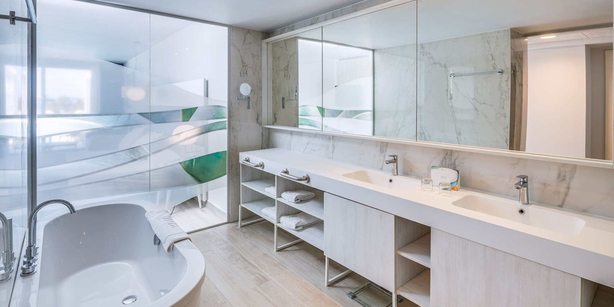 a bathroom with a tub and a tub