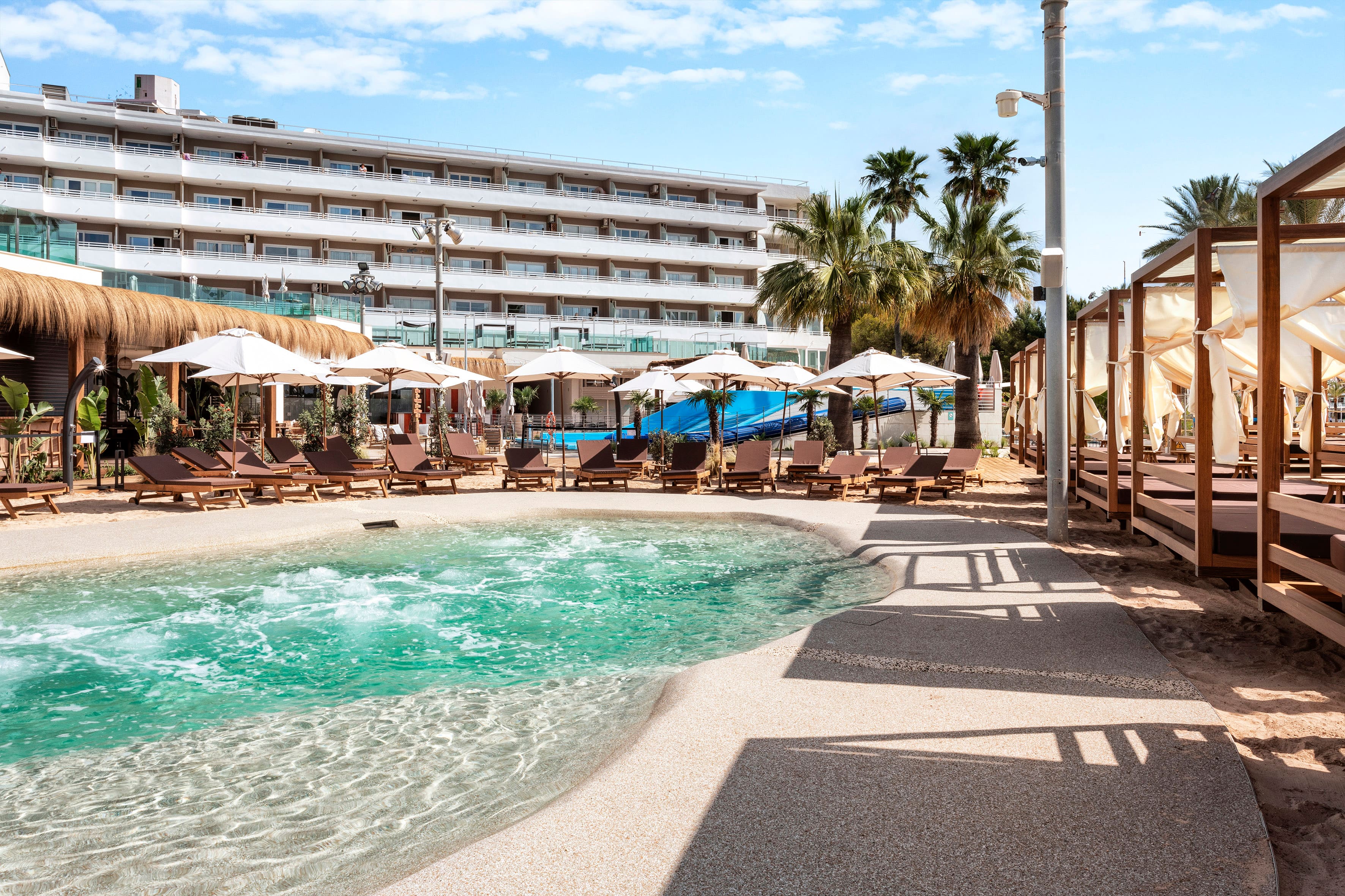 Activity Hadley's Beach Club at INNSiDE Wave Calviá | Melia.com