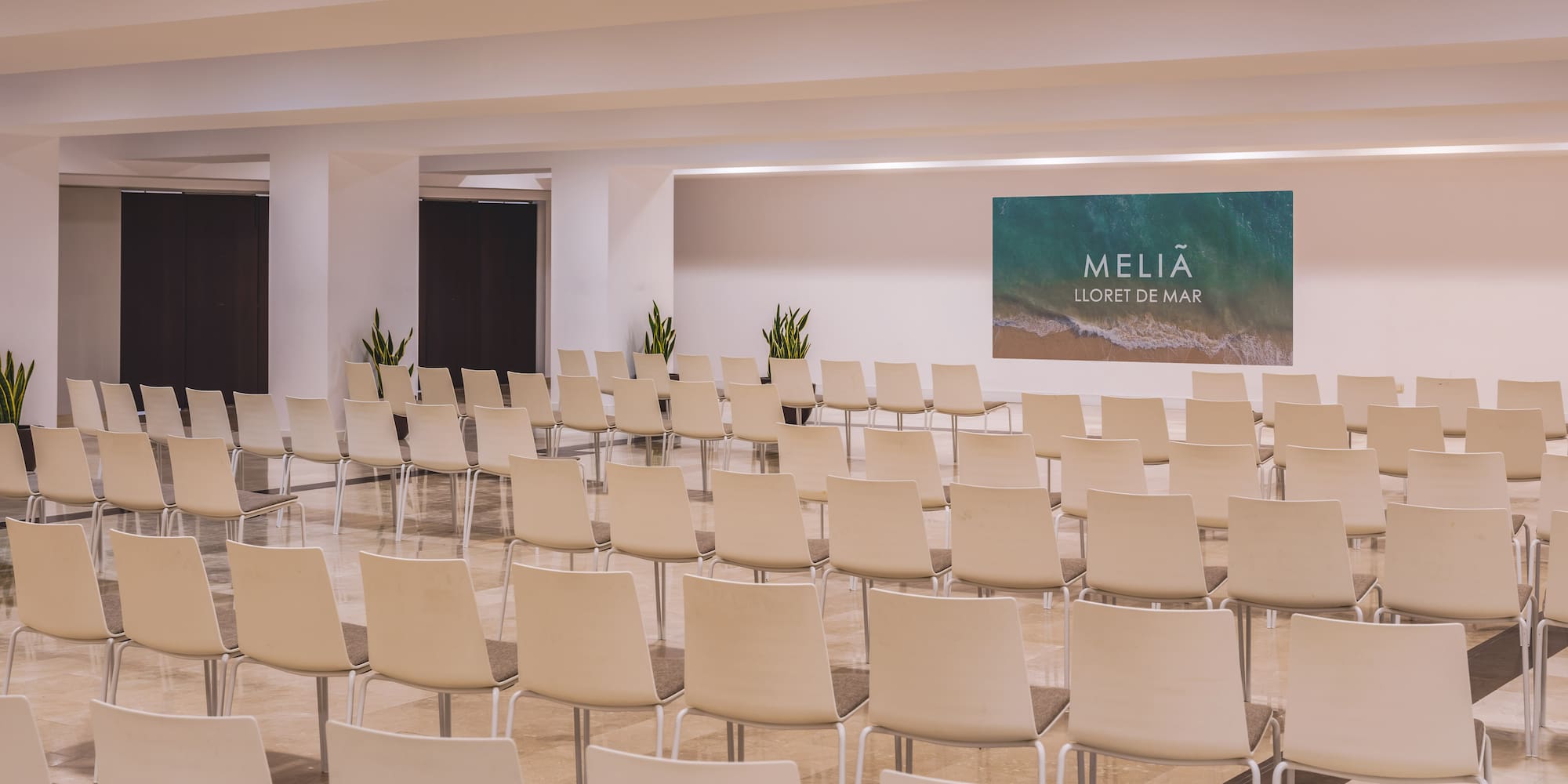 Modern Meliã Lloret de Mar event room with arranged seating for conferences.