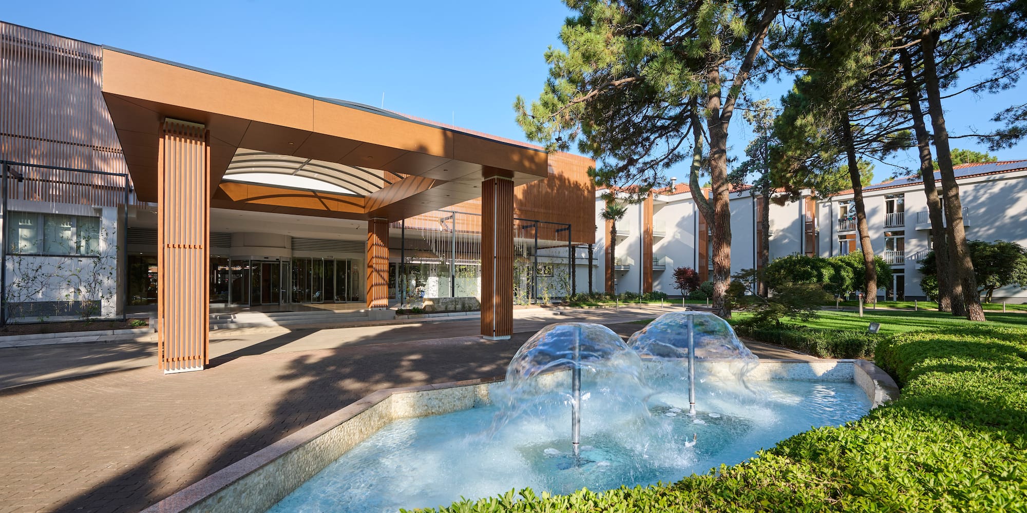a water fountain in front of a building