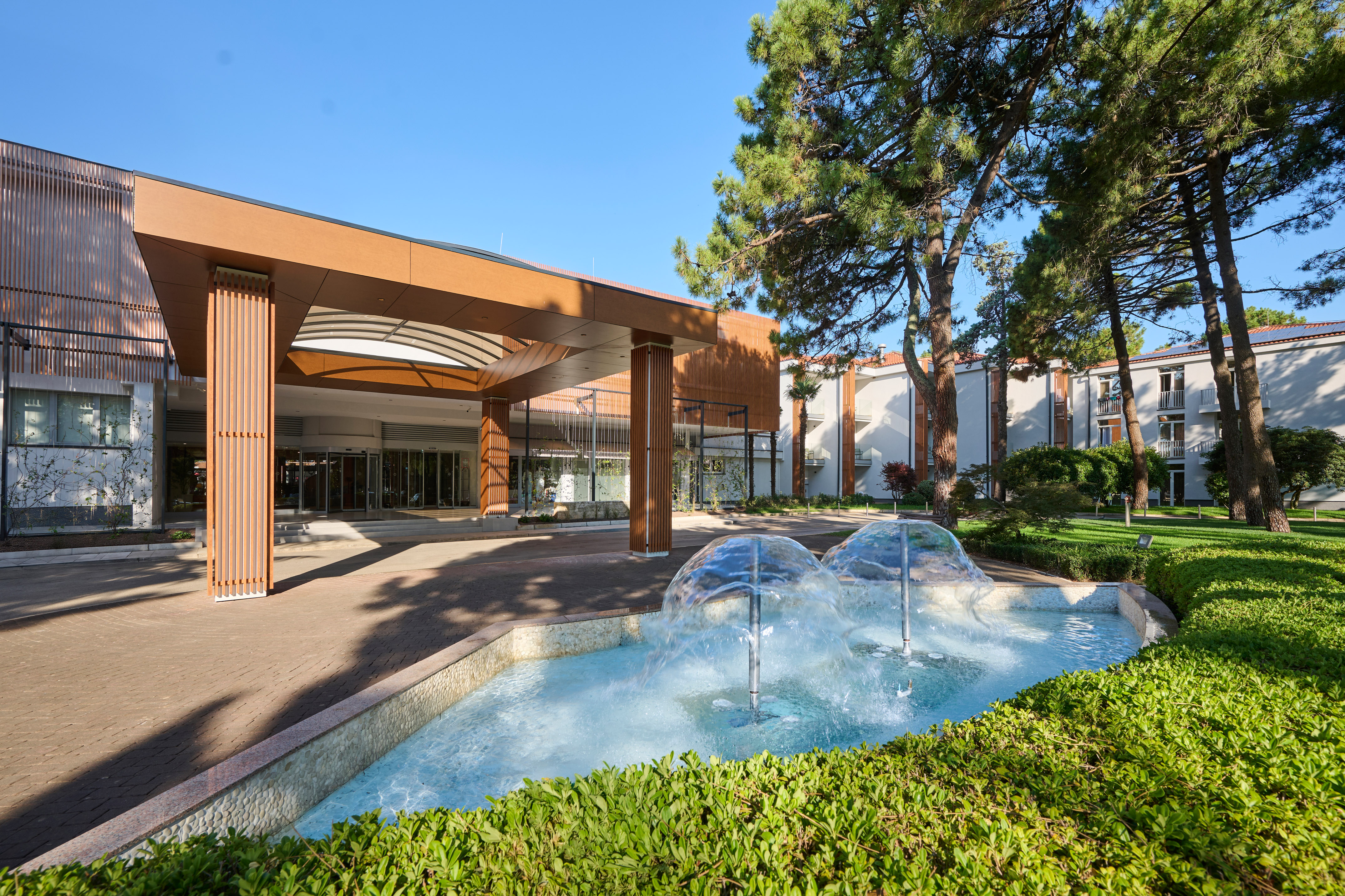 a water fountain in front of a building