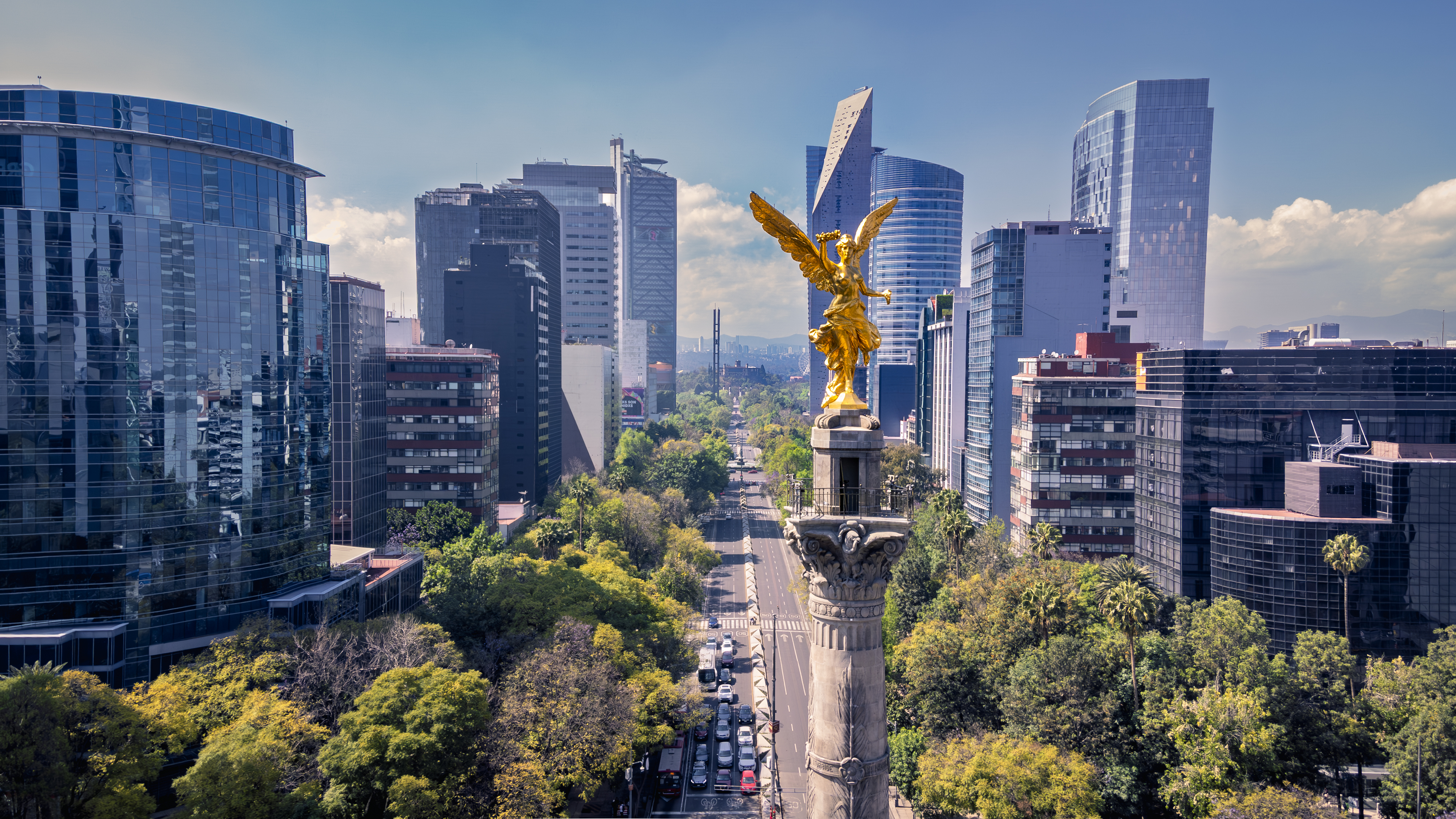 Monumento Ángel de la Independencia, CDMX. Rascacielos y Paseo de la Reforma.