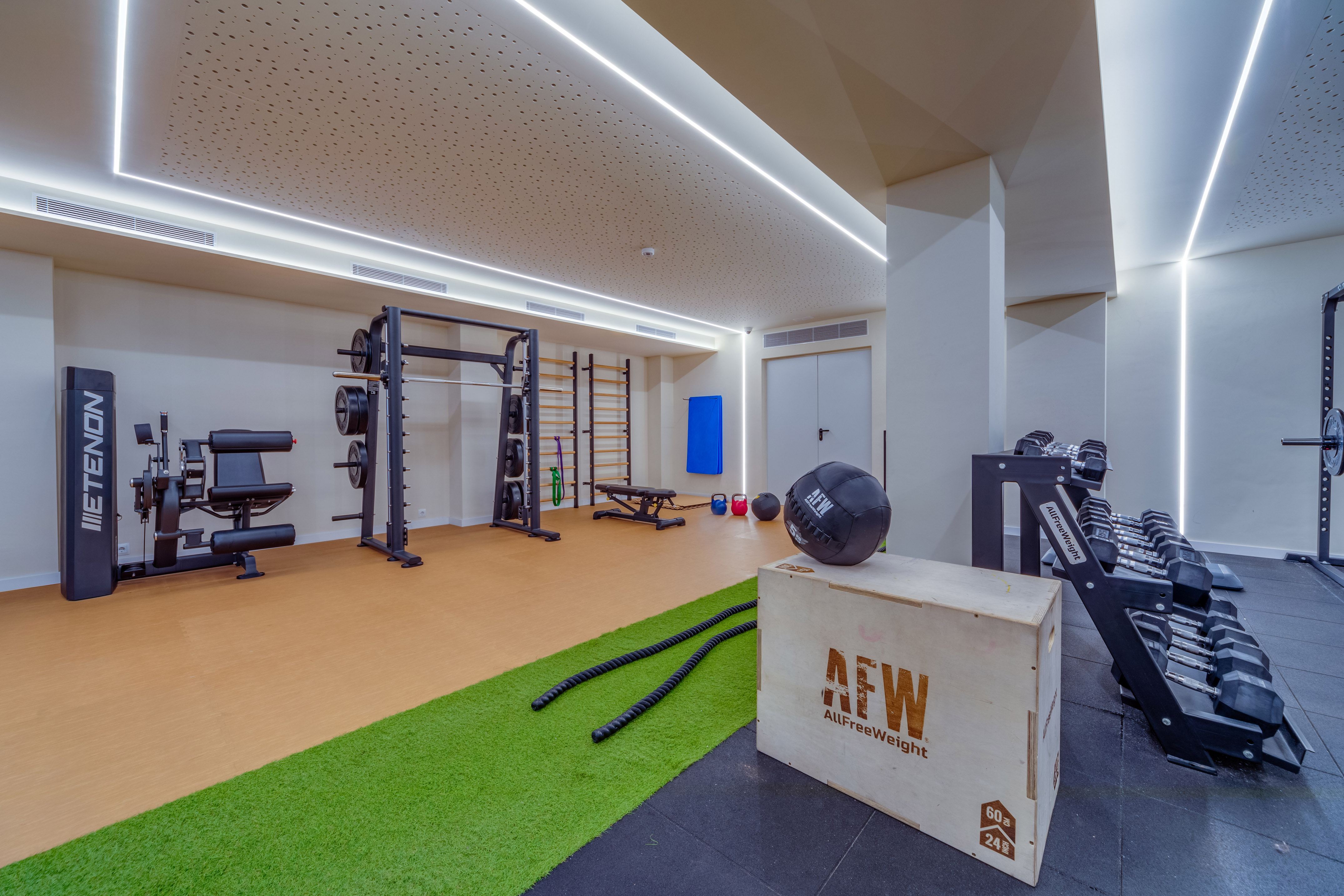 a room with a box of exercise equipment - Sportschool - Playa Esperanza Resort Affiliated by Meliá, Mallorca