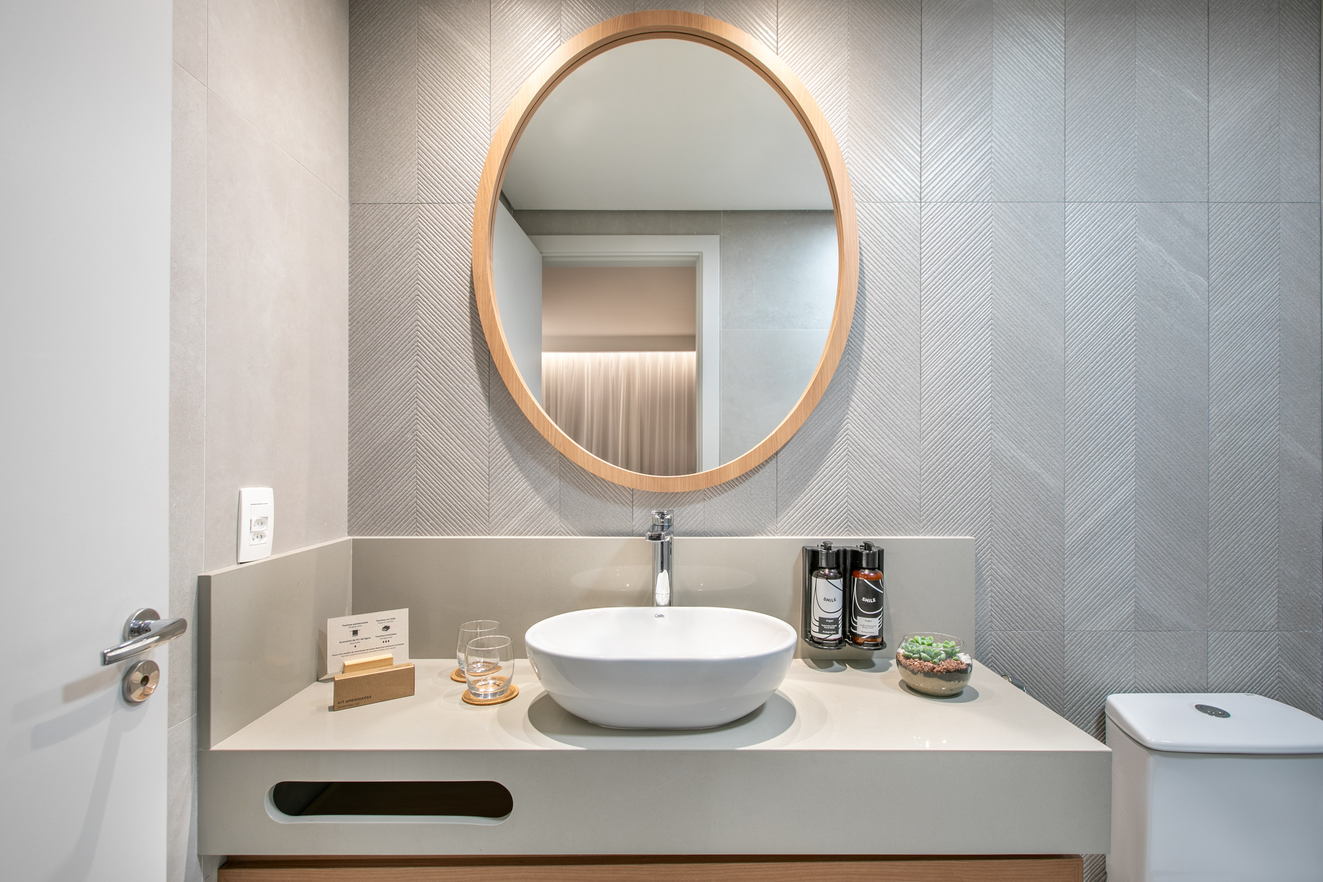 a bathroom with a mirror and sink - The Studio Queen - INNSiDE São Paulo Higienópolis, Sao Paulo