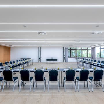 a room with many tables and chairs