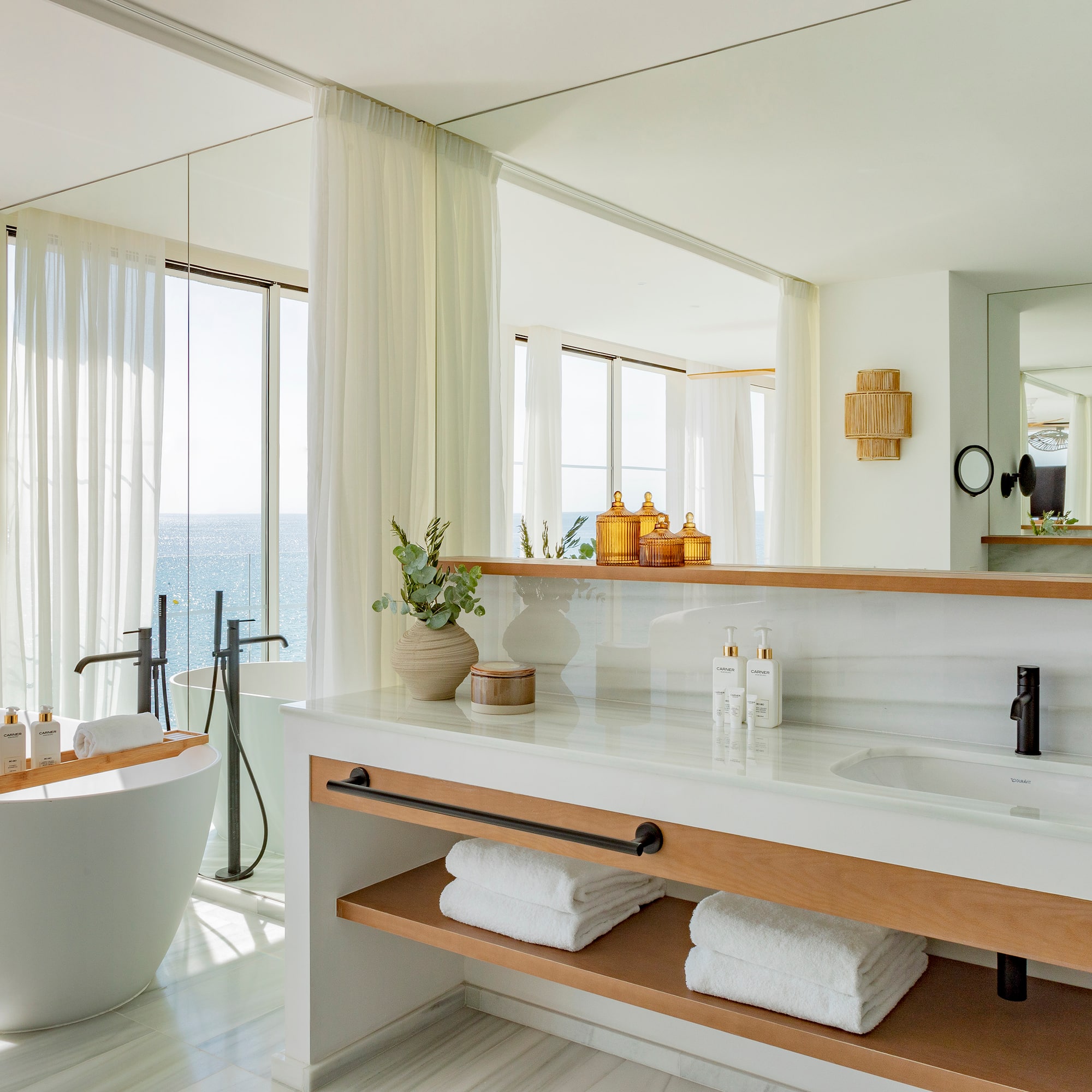 a bathroom with a tub and a bathtub