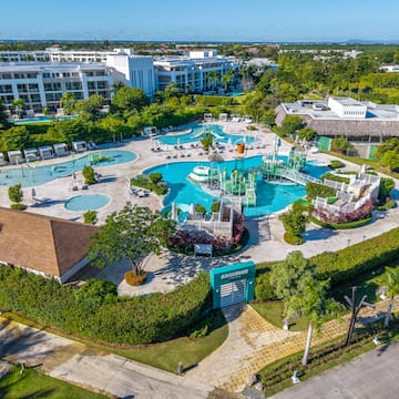 a swimming pool and a building