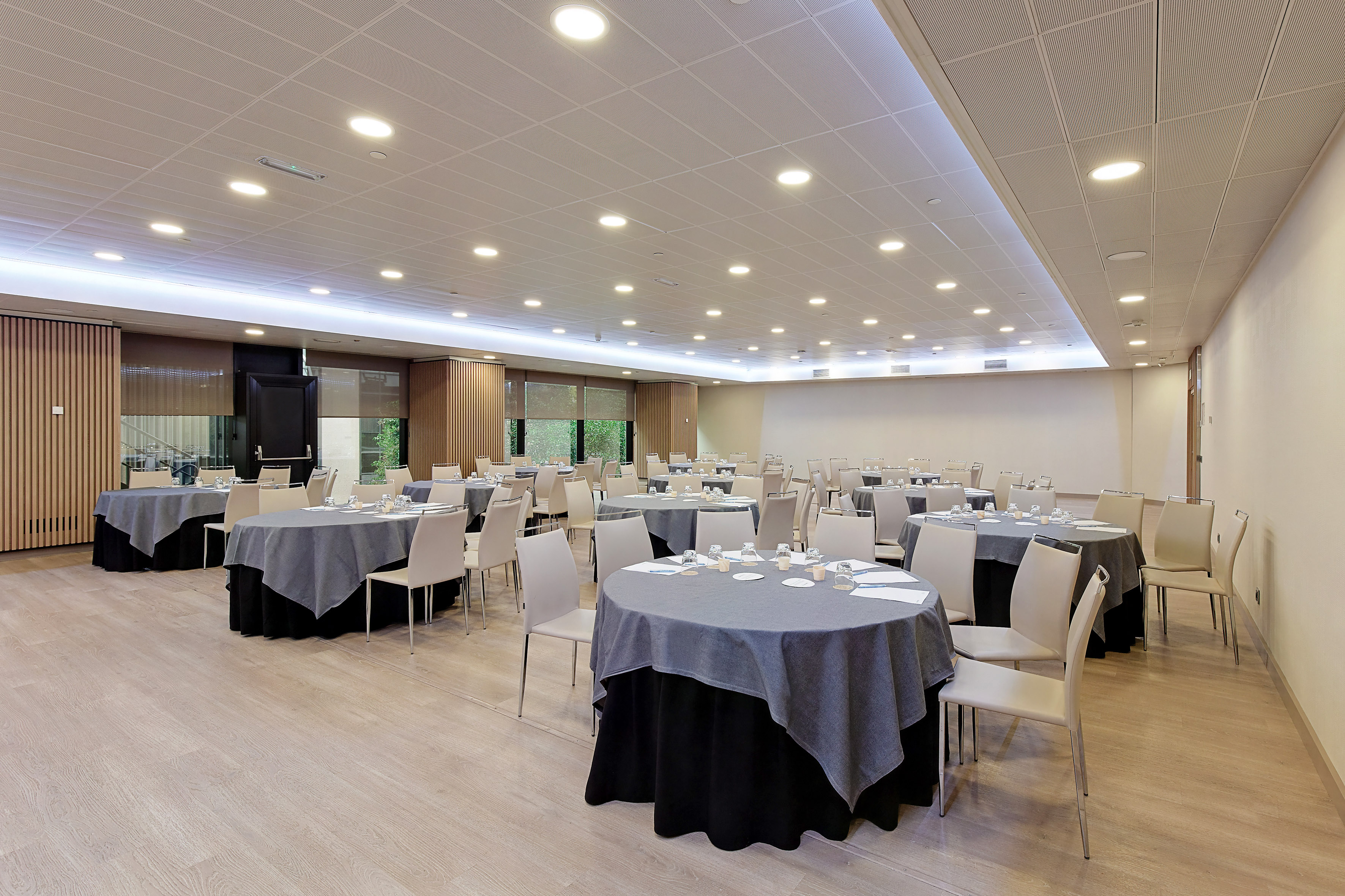 Modern meeting space with round tables, ready for corporate events.