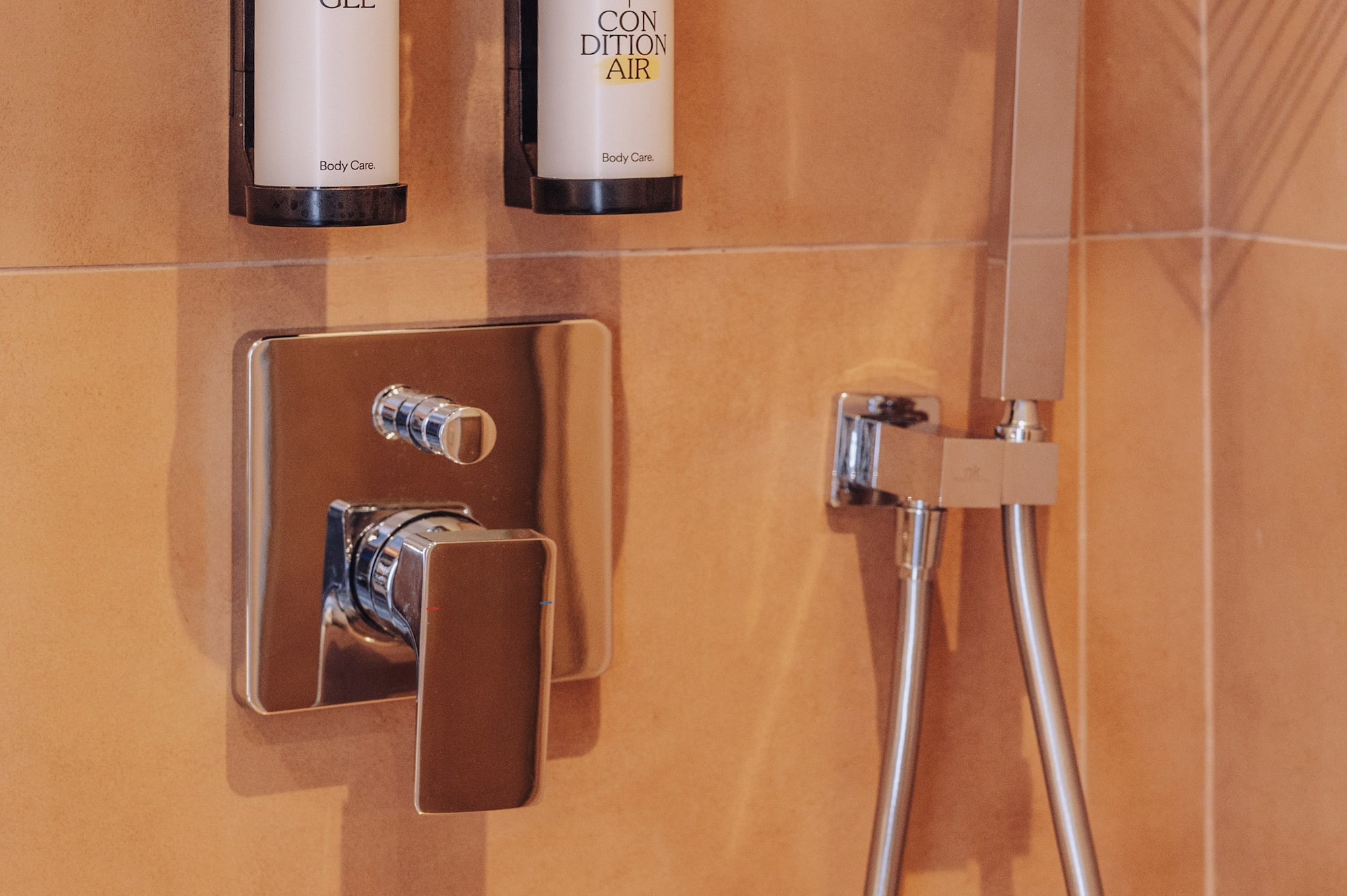 a shower head and shower head with shower head and shower head