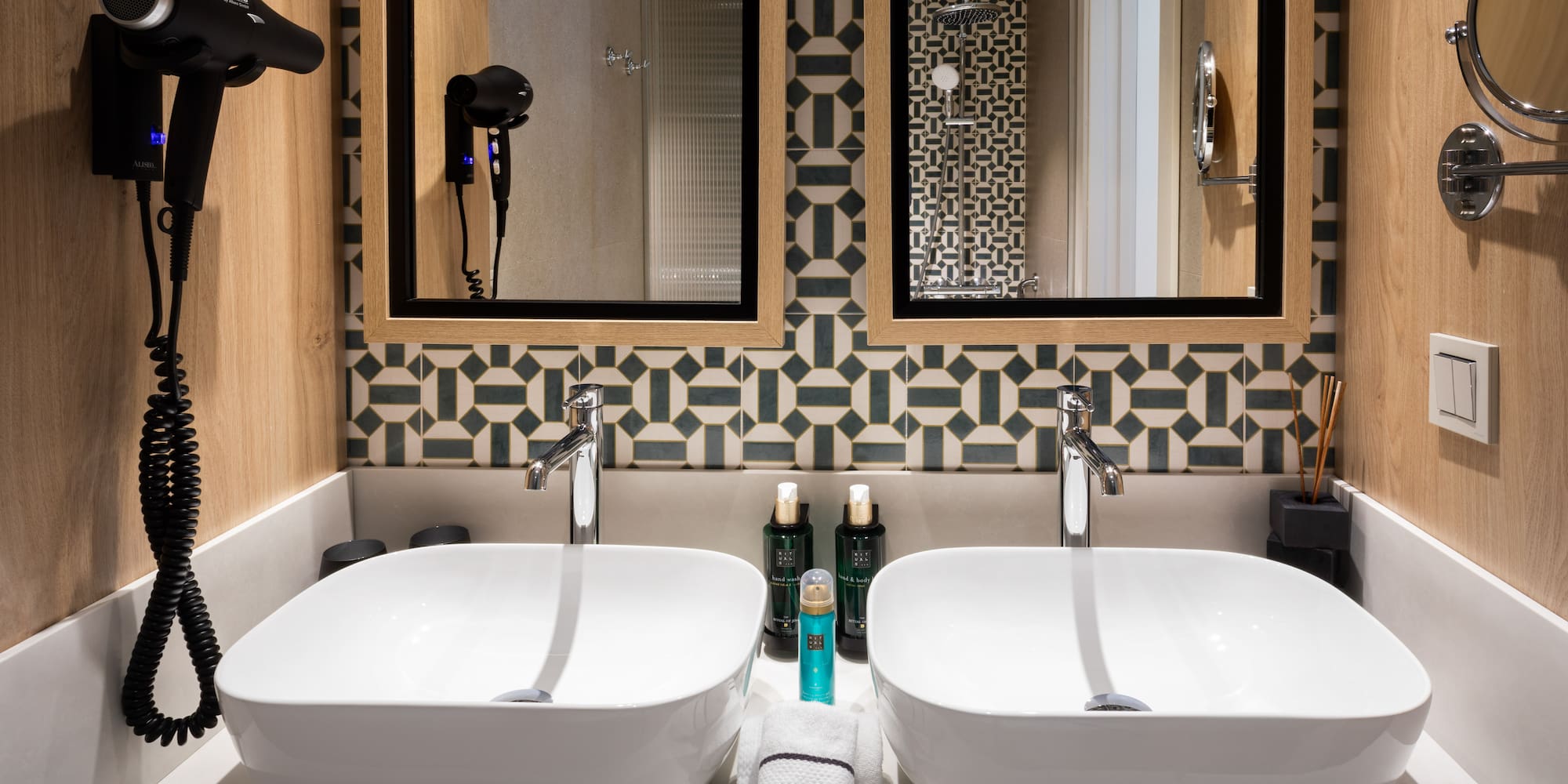 a bathroom with two sinks and a mirror