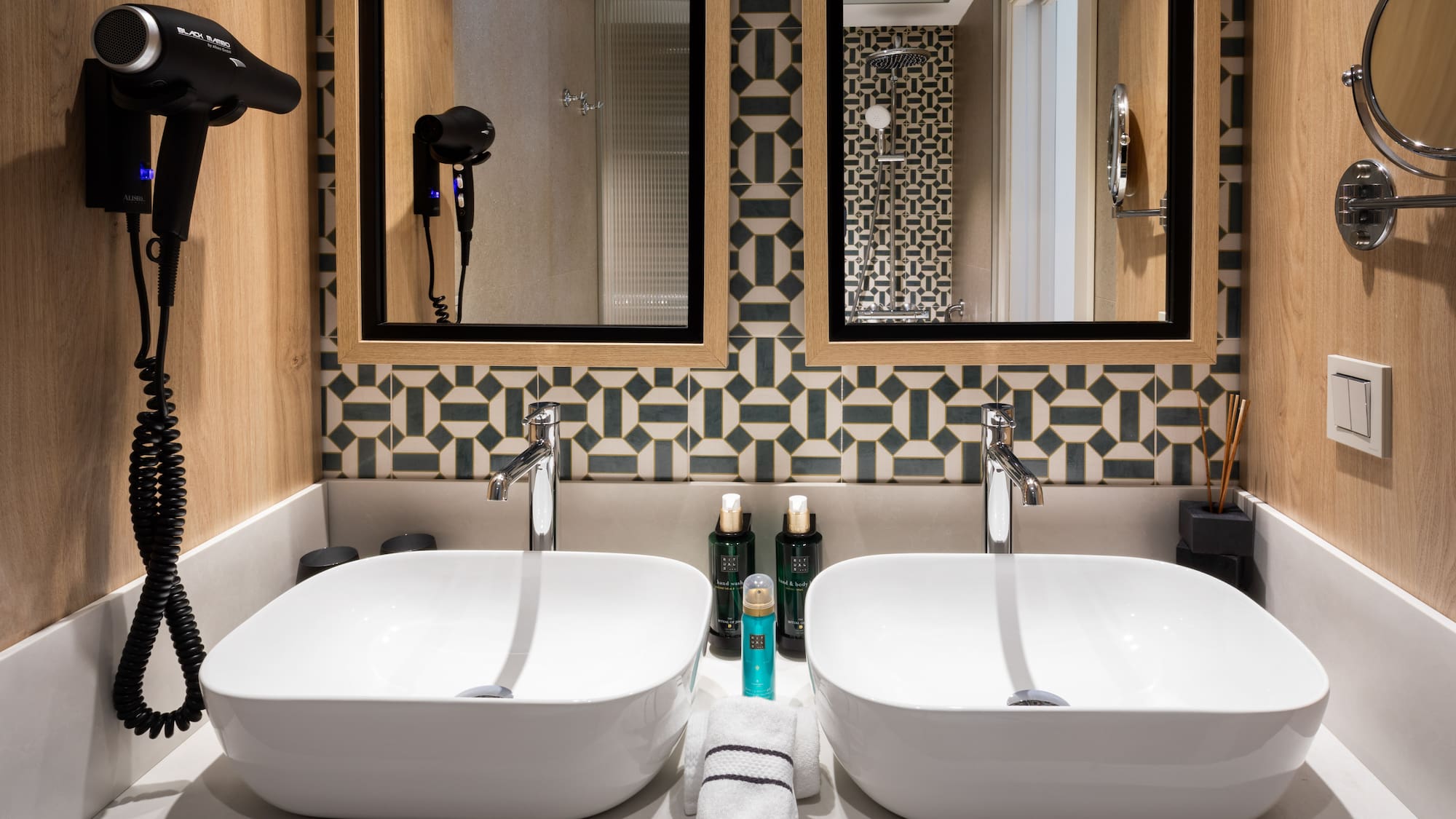 a bathroom with two sinks and a mirror