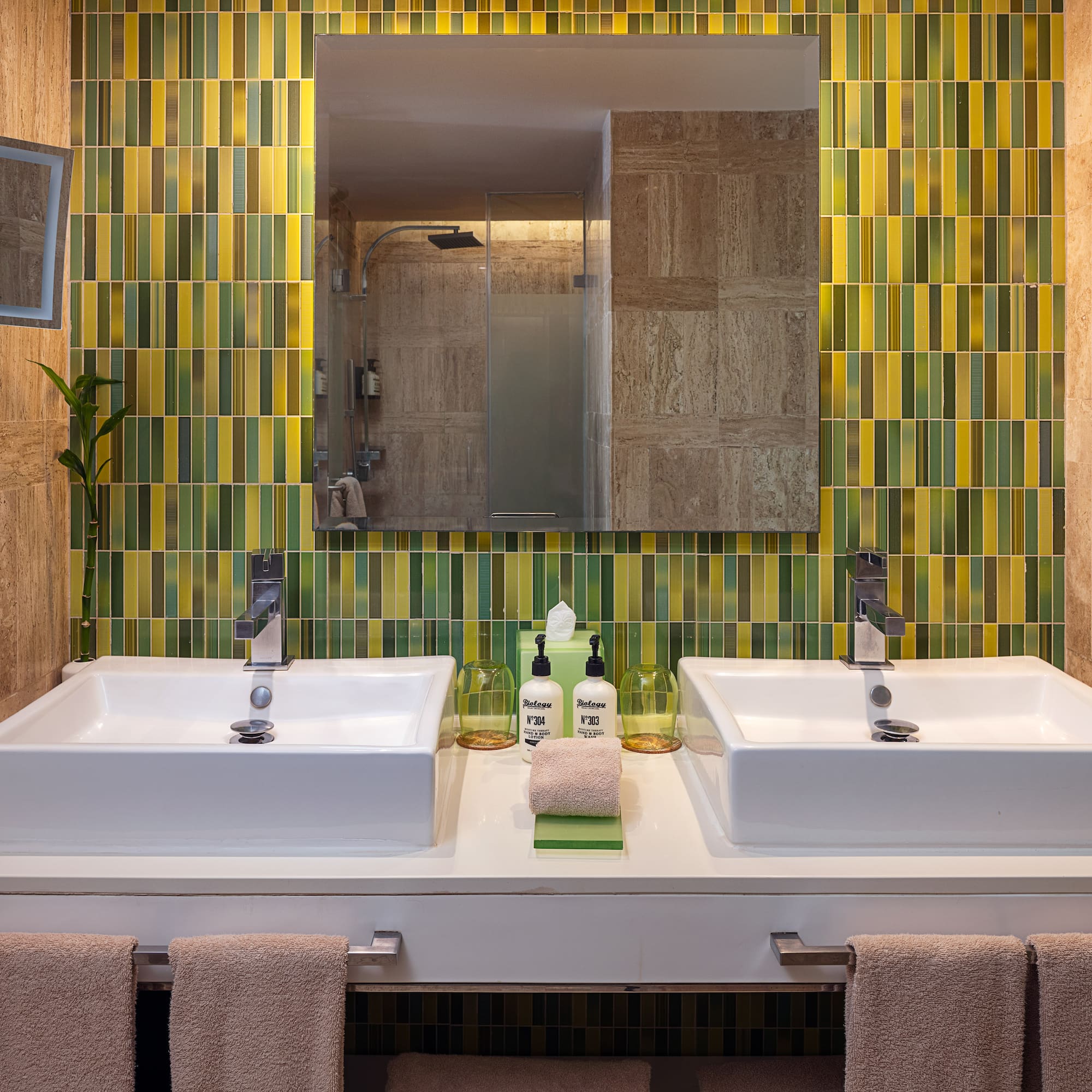 a bathroom with two sinks and a mirror