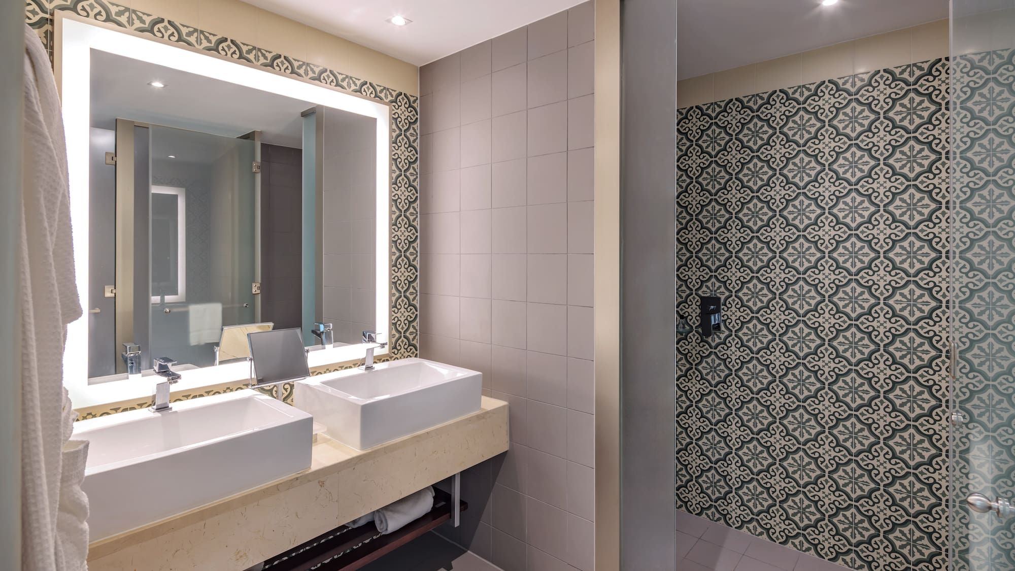 a bathroom with sinks and a mirror