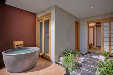 a bathtub in a room