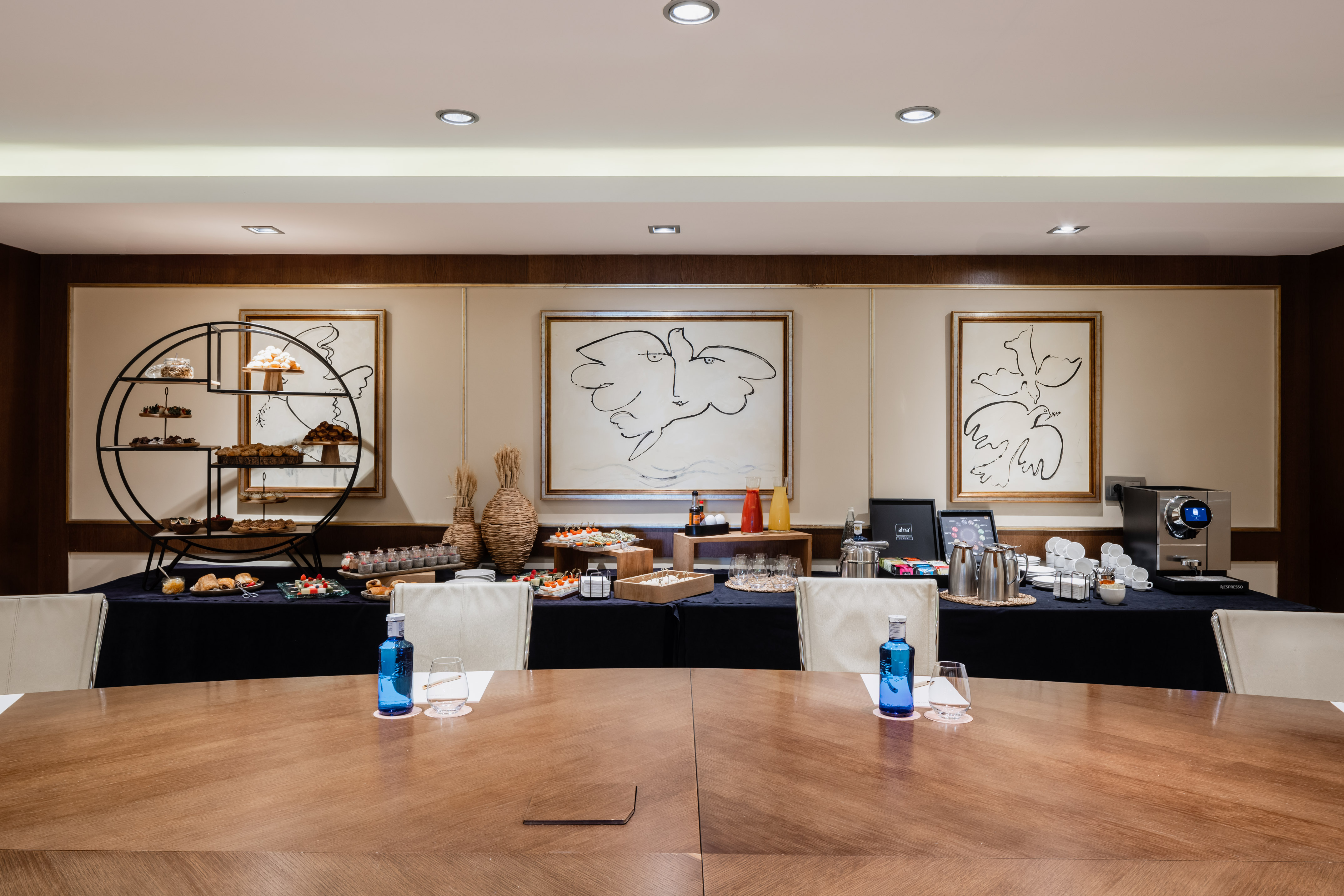 Meeting room setup with buffet catering: pastries, coffee, drinks. Corporate break.