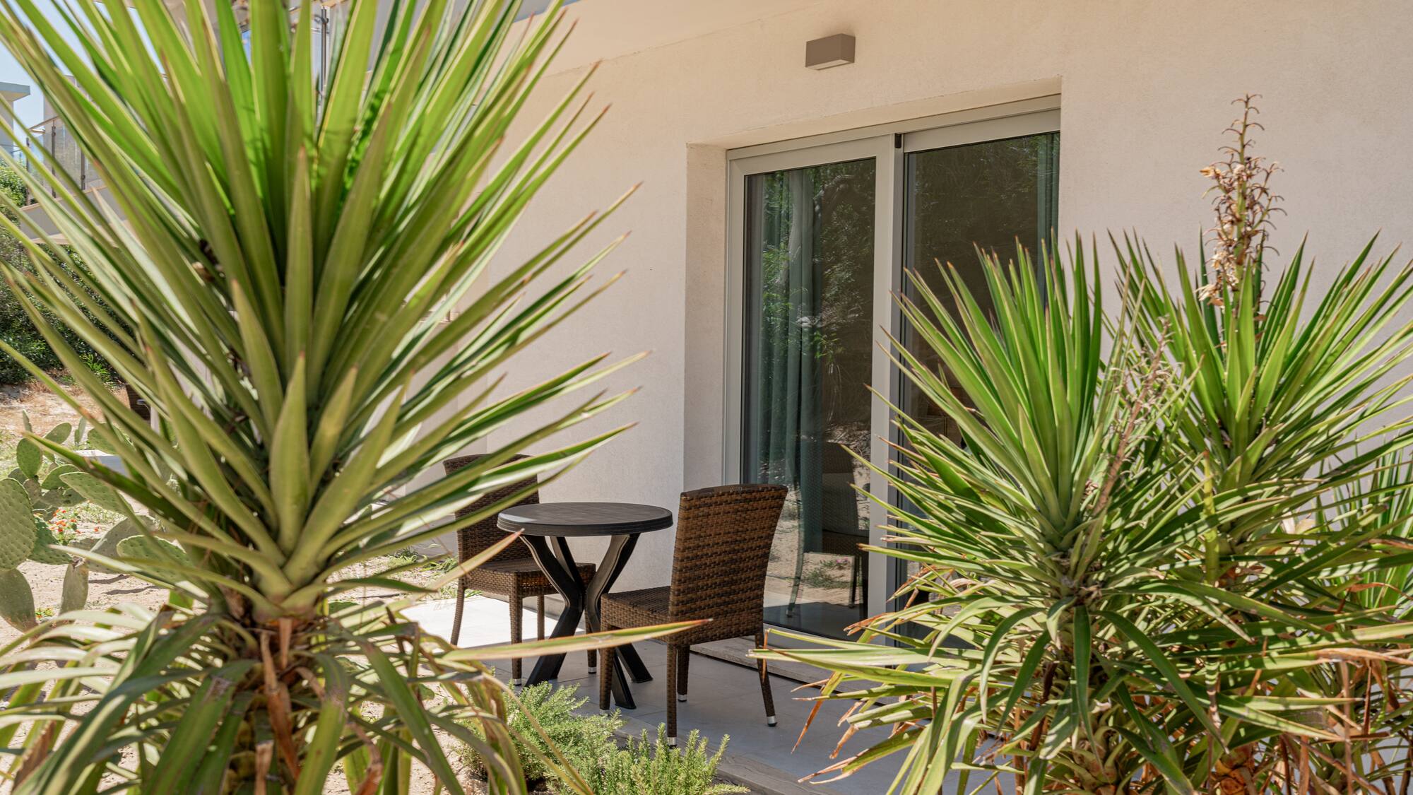 a table and chairs outside of a house