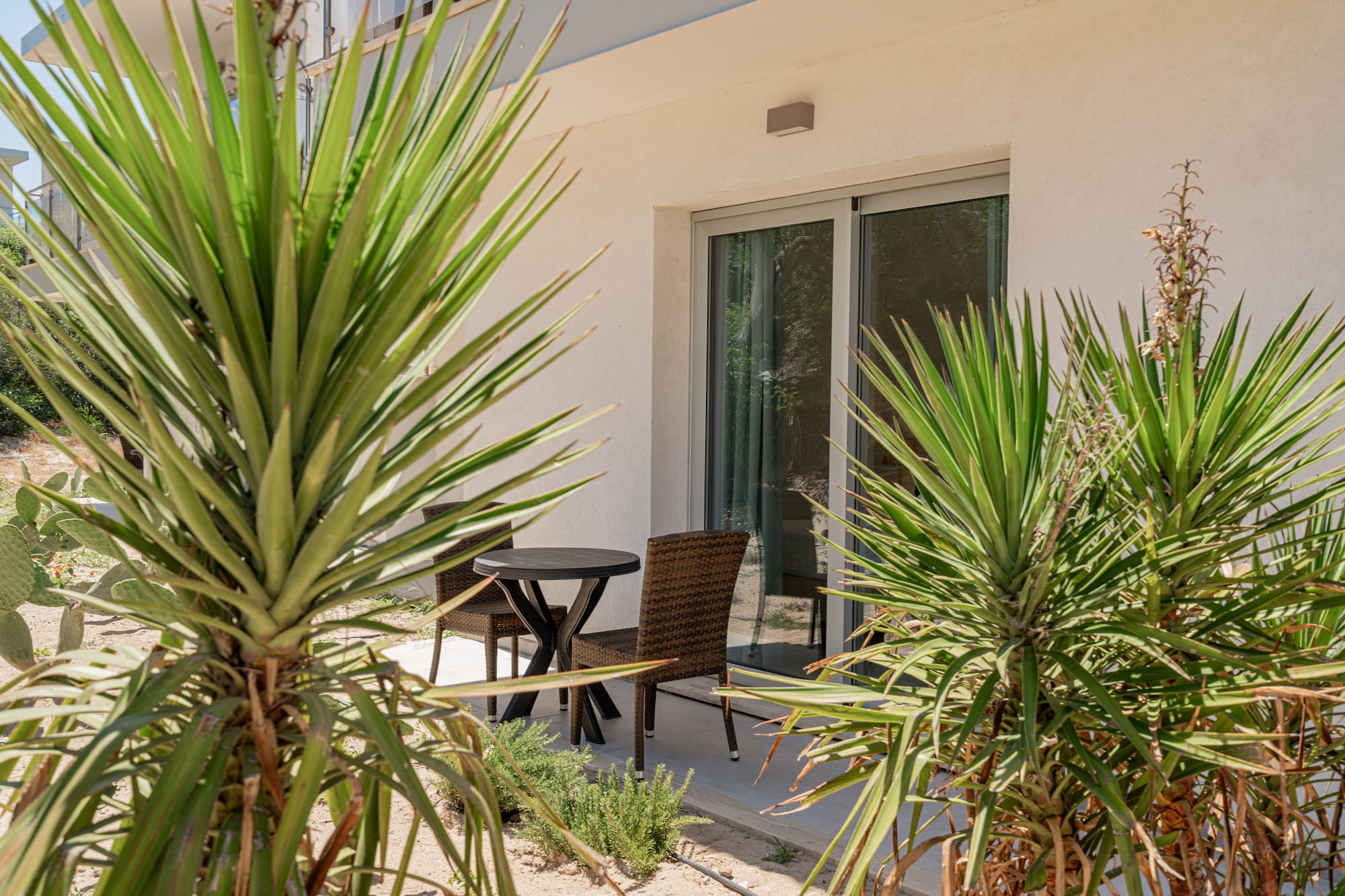 a table and chairs outside of a house
