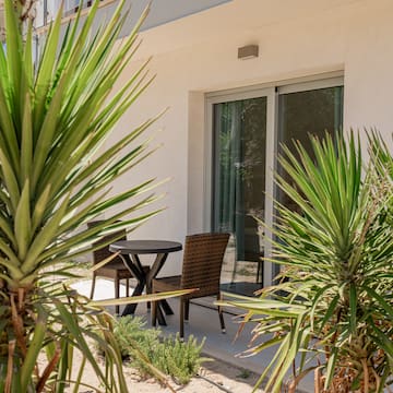 a table and chairs outside of a house