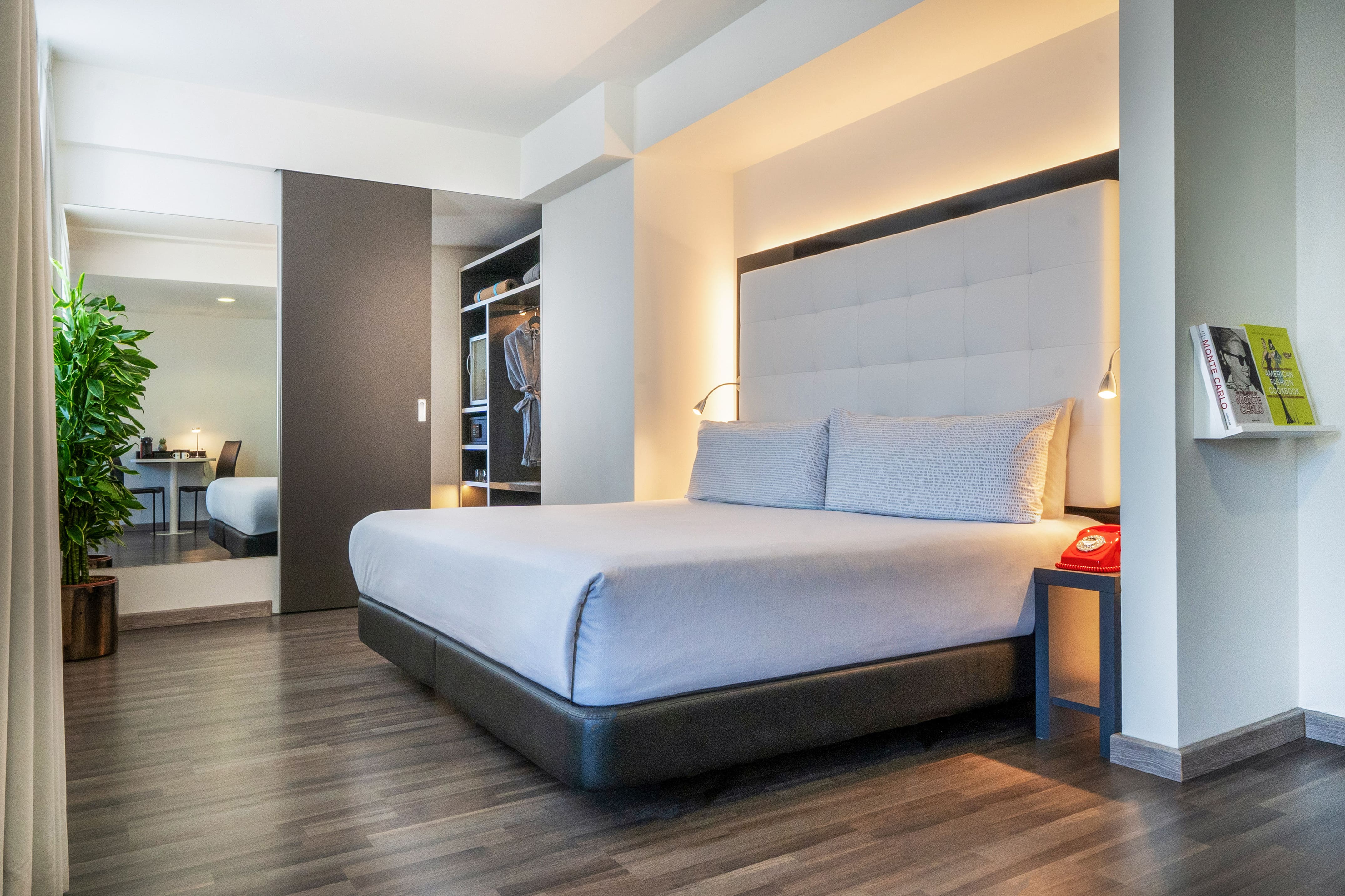 Zimmer mit Bett im INNSiDE Berlin Mitte