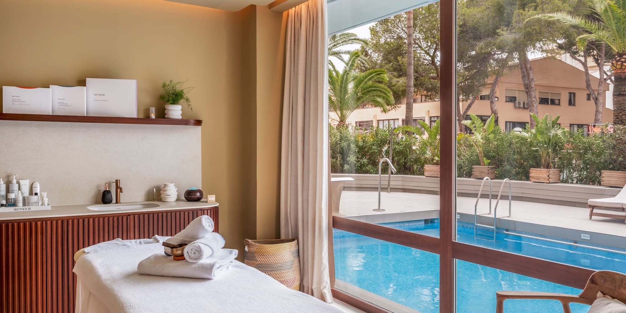 a massage table with a pool outside