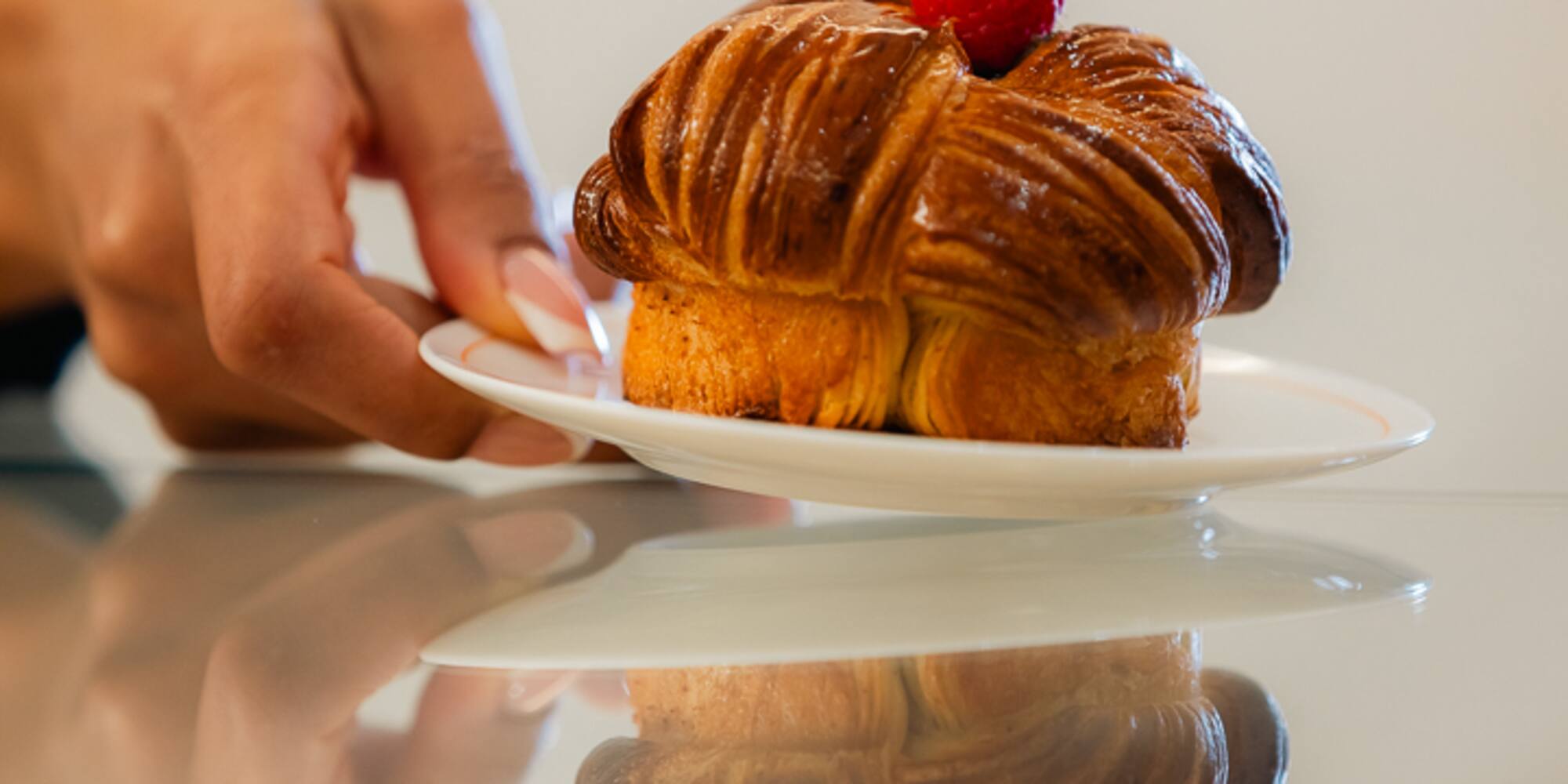 a hand holding a plate of food