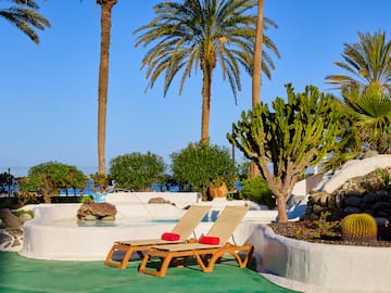 a lounge chairs by a pool