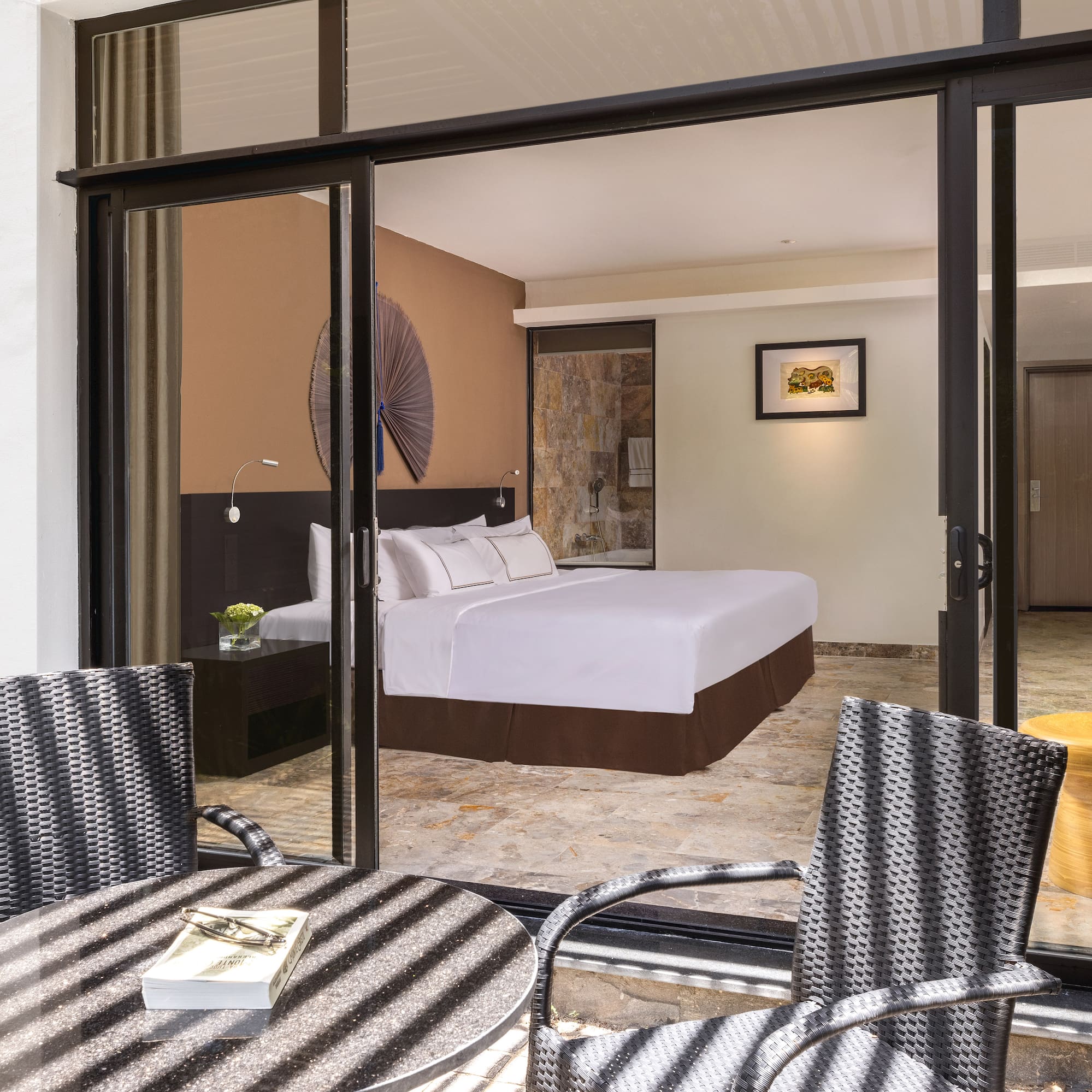 a room with a spacious are of chilling