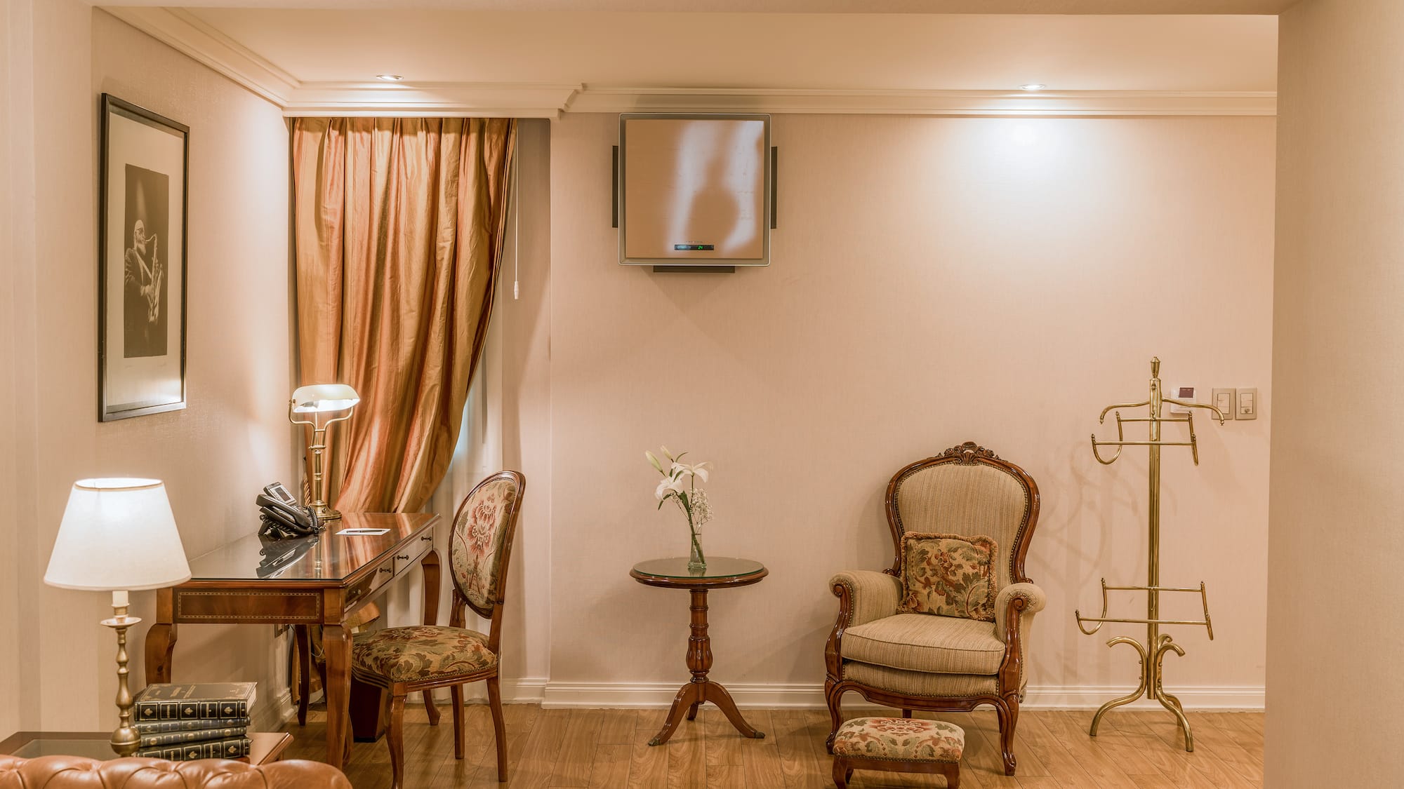 a room with a desk and chairs