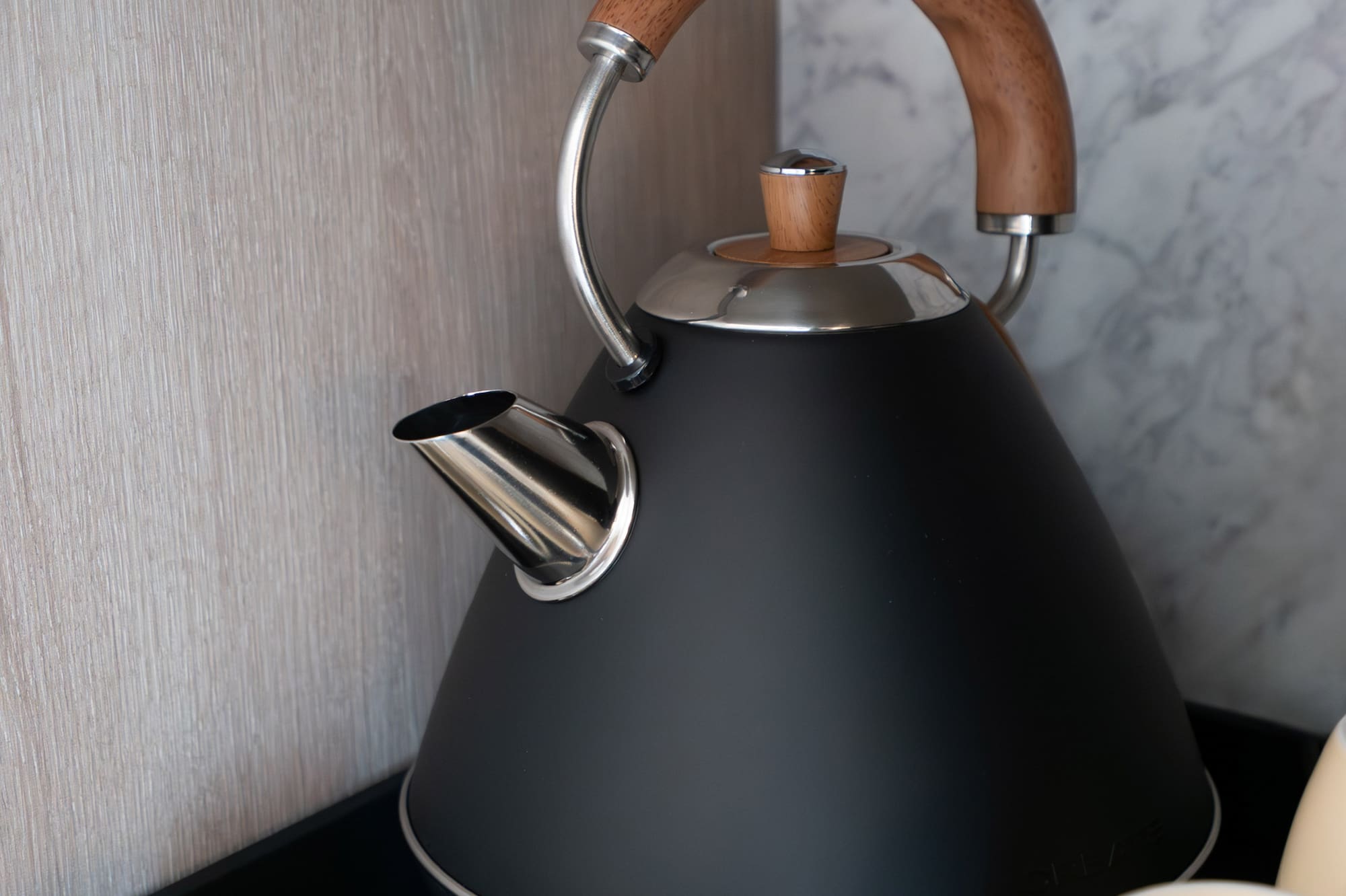 a tea kettle and cups