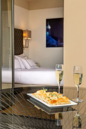 a plate of food and two glasses of champagne