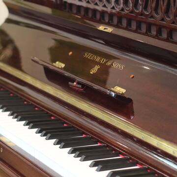 a close up of a piano