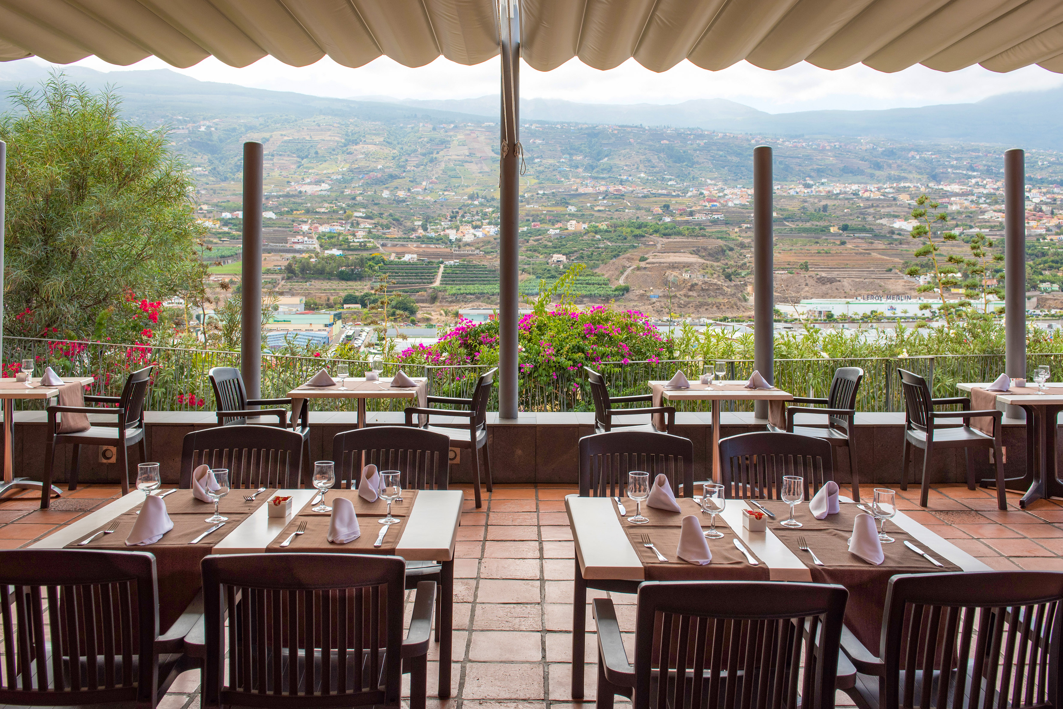 Scenic outdoor restaurant dining with mountain and valley views.