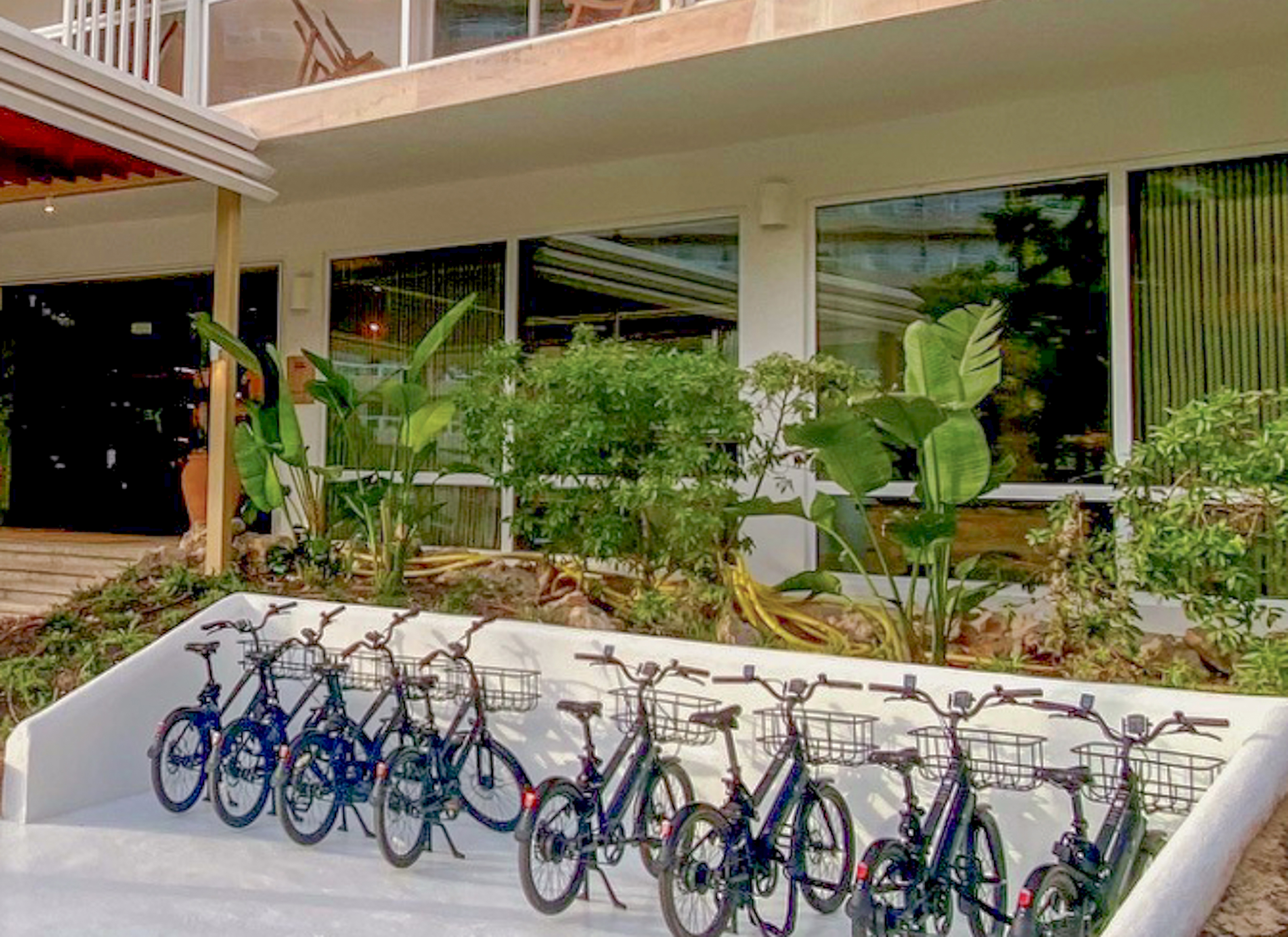 a row of bicycles in front of a building