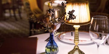 a table with a lamp and glasses