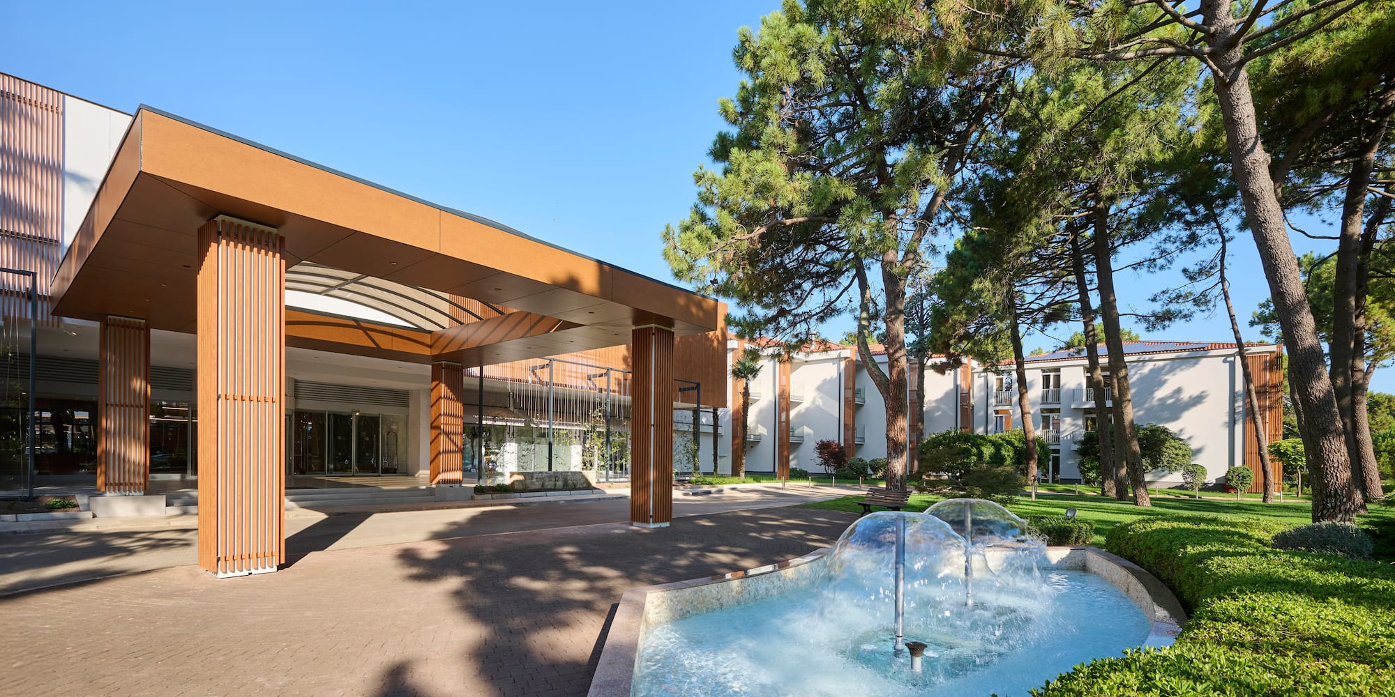 a water fountain in front of a building