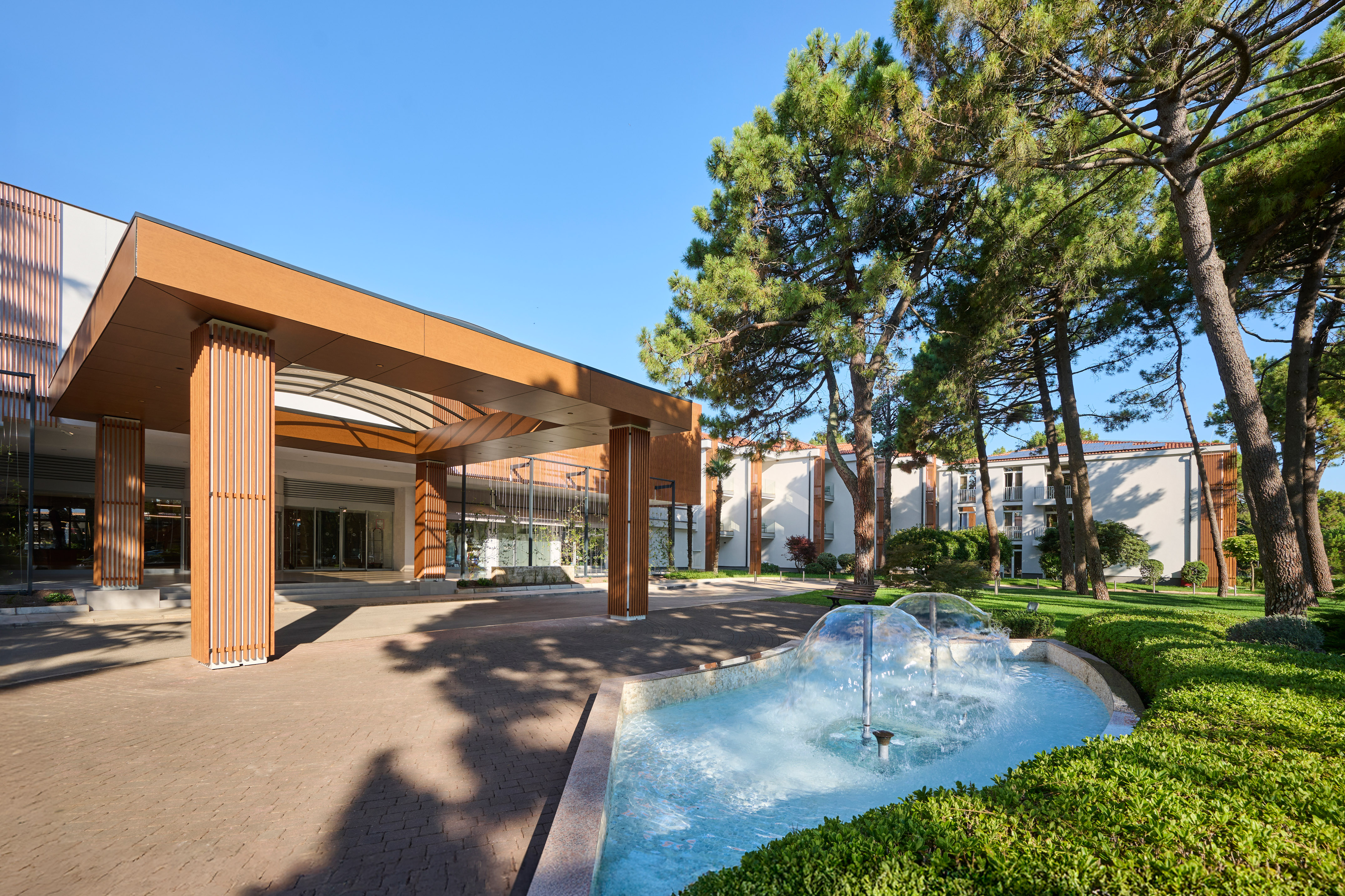 a water fountain in front of a building