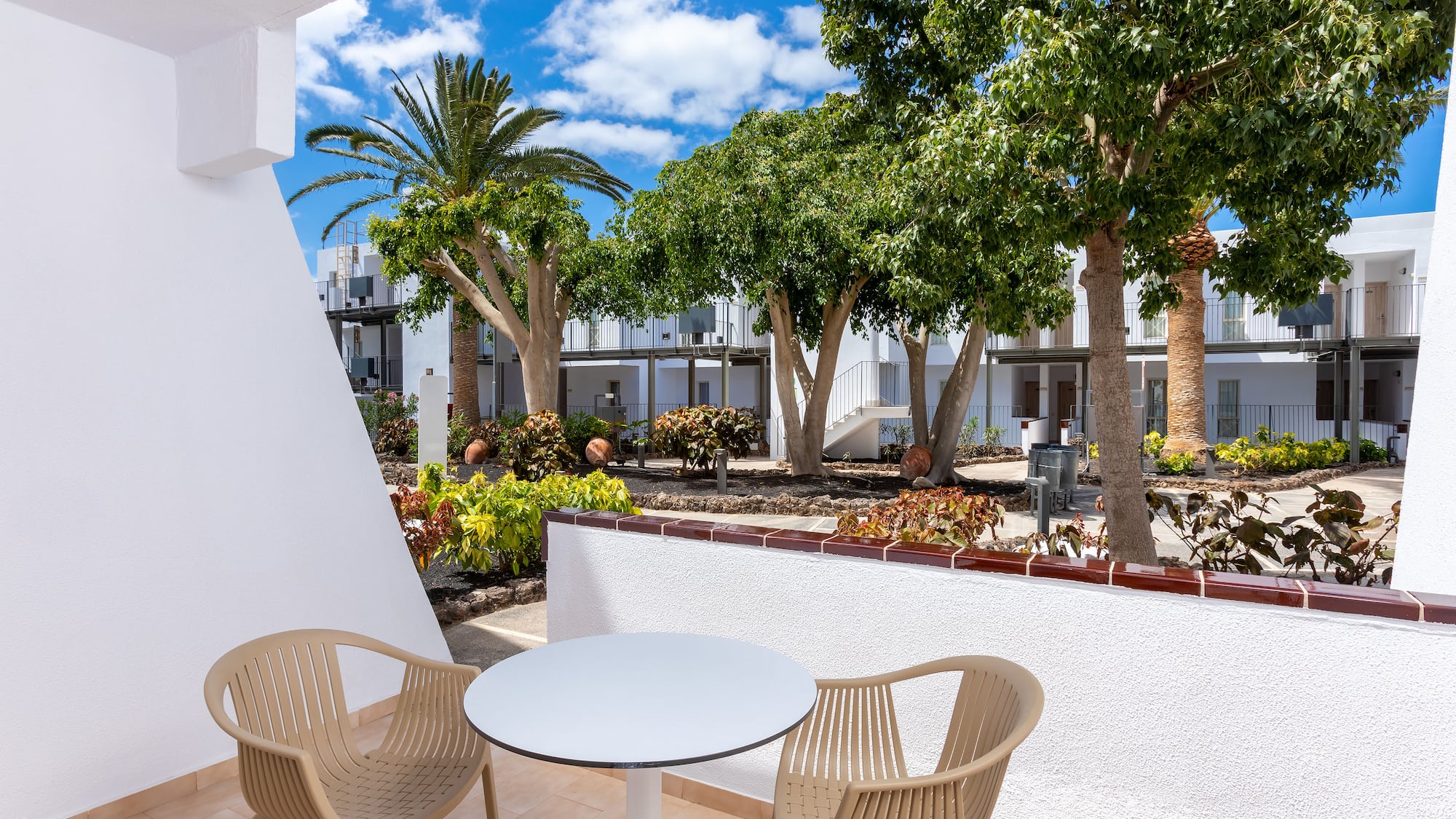 a table and chairs outside of a hotel