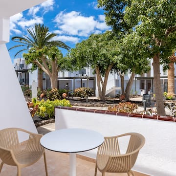 a table and chairs outside of a hotel
