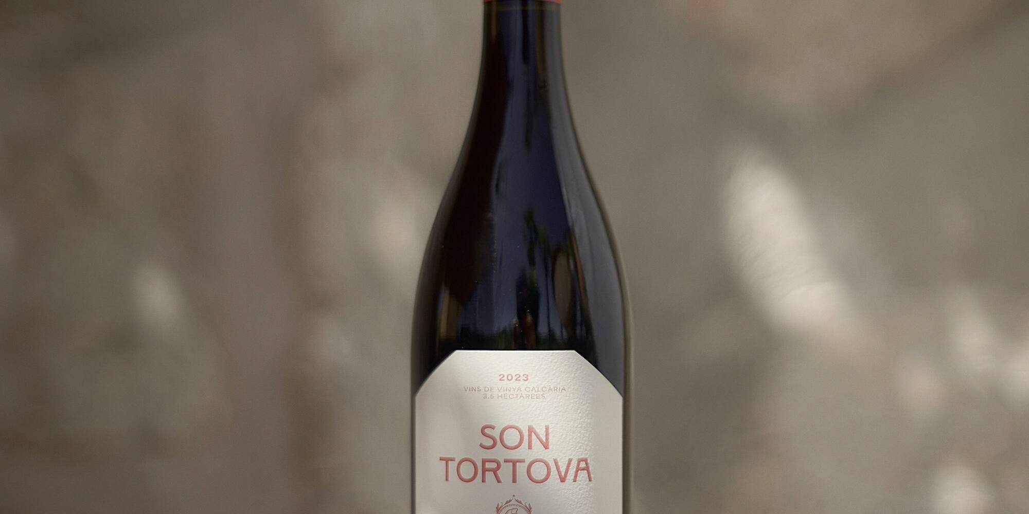 Son Tortova 2023 Mallorca wine bottle, red cap, white label.