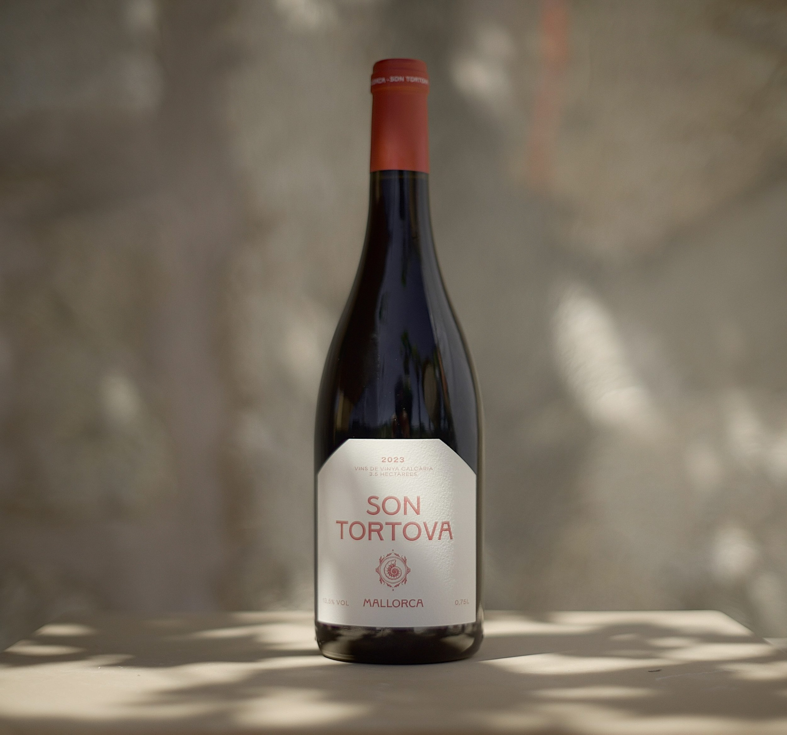 Son Tortova 2023 Mallorca wine bottle, red cap, white label.
